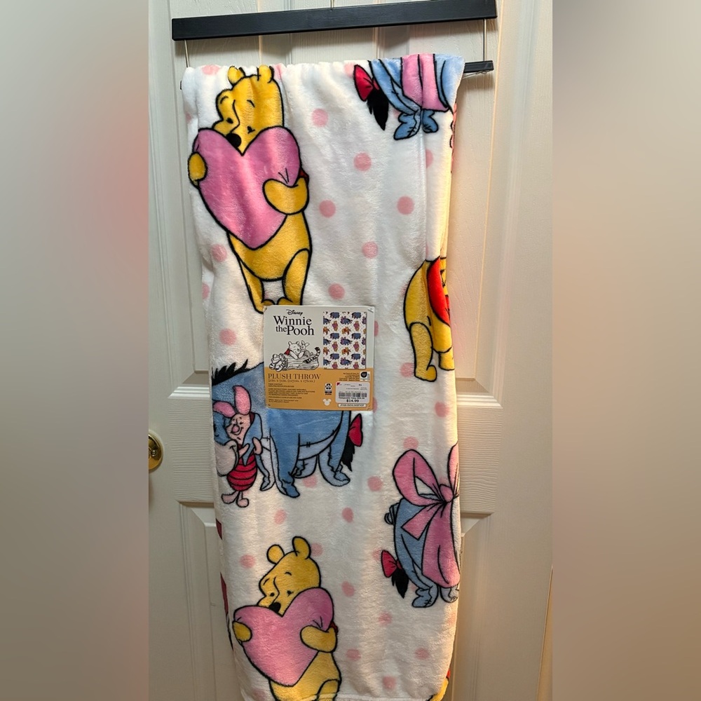 Disney Winnie the Pooh Heart Valentine’s Day Soft Plush Throw Blanket
